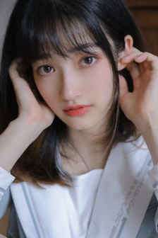 毛茸茸丰满的女人